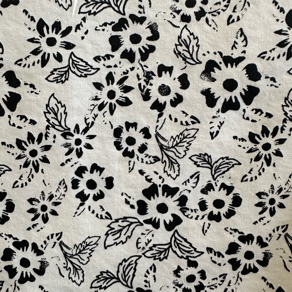 Harper Canyon White Black Floral Woven Short Sleeve Top Size Large 10/12 NWT - Picture 3 of 6